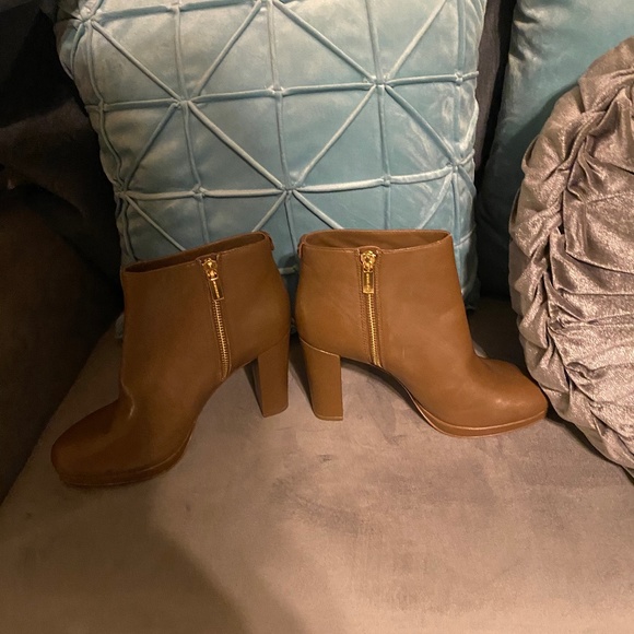 Michael Kors Boots - Picture 1 of 4